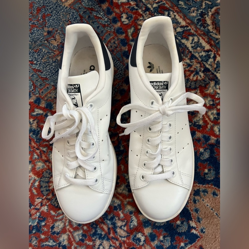 adidas stan smith men’s size 7 (~ women’s size 8.5)